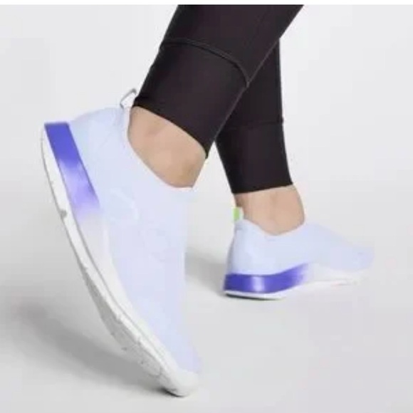 Oofos OOmg Sport Low Recovery Shoes - Picture 2 of 12